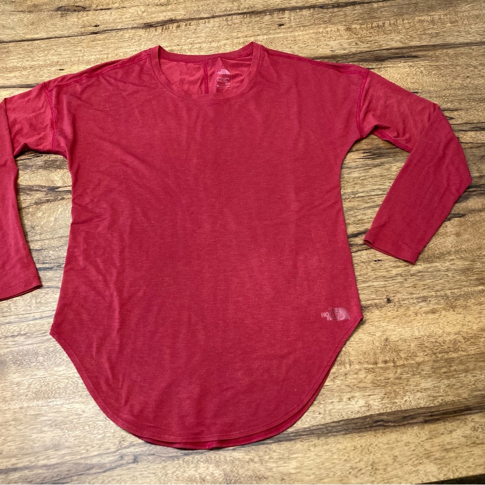 Women’s North Face long-sleeved flash dry layering shirt